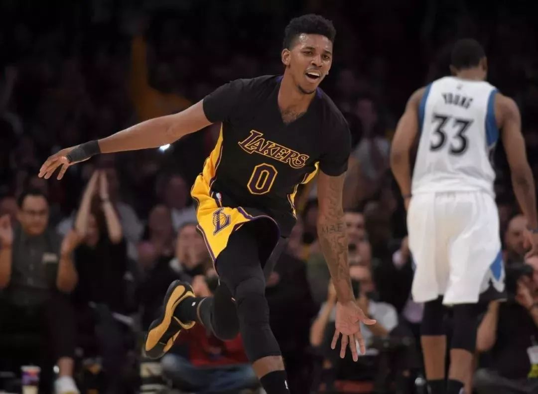 世体：巴萨还没有收到对特狮的报价，他们希望他先彻底康复（世体：巴萨尚未收到特尔施特根的报价，俱乐部希望他先完全康复）