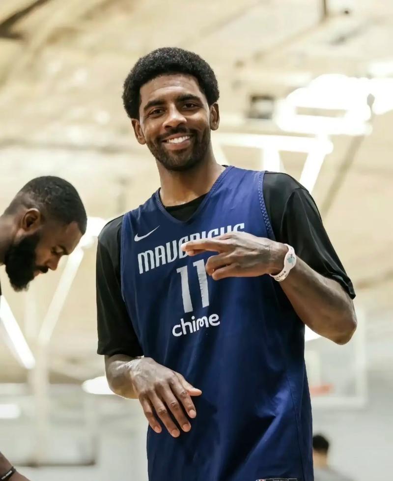 记者：罗马联系法比奥-席尔瓦团队，但若吉拉西离队他将留下（记者：罗马已接触法比奥-席尔瓦团队，若吉拉西离队他将留队）