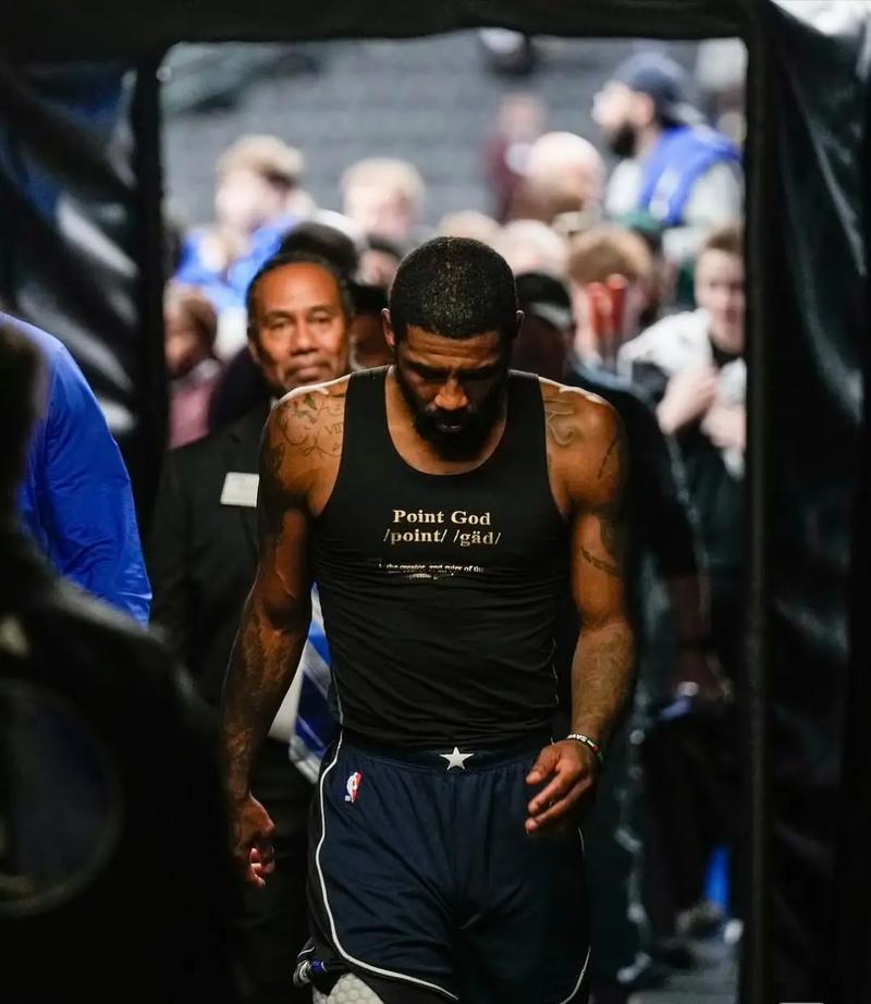 皇马本泽马梅开二度助球队取胜（本泽马双响助皇马全取三分）