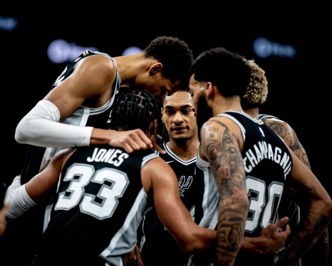 为什么孔帕尼和拜仁是天作之合？ 家族史铸就了他的坚韧不拔（孔帕尼与拜仁为何相得益彰：家族传承锻造他的钢铁意志）