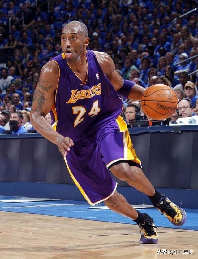 米兰跟队：米兰双雄探讨出售圣西罗冠名权，每年2000-3000万欧（随队消息：AC米兰与国米商议出售圣西罗冠名权，年收2000-3000万欧元）