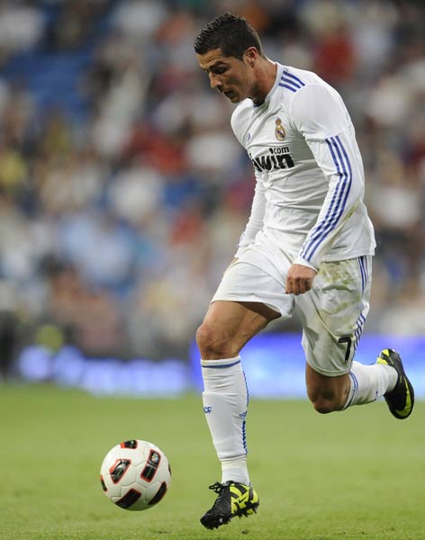 弗赖堡2-1圣保利，马克西米利安-埃格施泰因、铃木唯人破门（弗赖堡2-1力克圣保利：马克西米利安-埃格施泰因、铃木唯人各入一球）