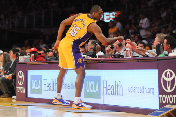 美记：尼克斯对字母哥的报价一直围绕唐斯，但雄鹿不感兴趣（美记：尼克斯围绕唐斯报价字母哥，雄鹿无意接受）