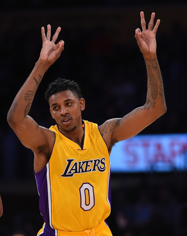 每体：桑托斯欠290万欧无力偿还，巴萨或借此机会锁定苏扎（每体：桑托斯拖欠290万欧难偿，巴萨或趁机锁定苏扎）