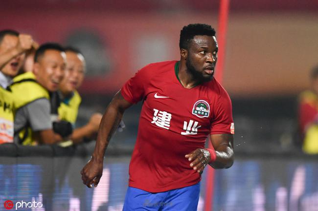 萨里：建议把VAR设备放的离替补席远一点，裁判需要冷静判断（萨里建议将VAR设备远离替补席，裁判需在冷静环境中判罚）