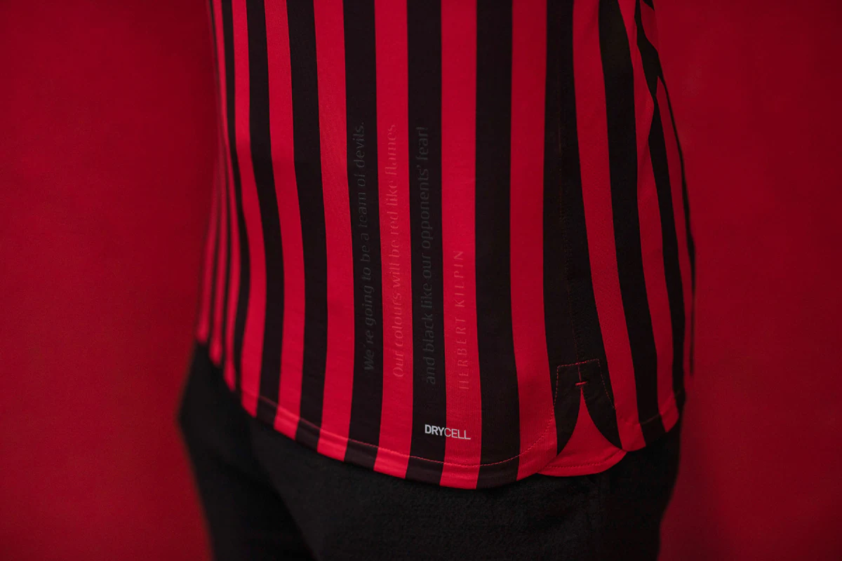 上一次对阵安哥拉：梅西斯卡洛尼替补登场，阿亚拉百场（上回对阵安哥拉：梅西、斯卡洛尼替补出场，阿亚拉达成百场里程碑）