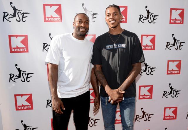 型男四连拍！📷（镜头连发四张，型男出镜！📷）