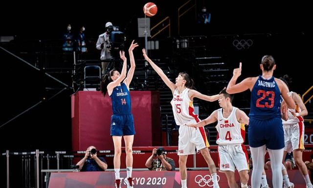 佛罗伦萨vs莱切：德赫亚、哲科首发，班达、加洛出战（佛罗伦萨迎战莱切：德赫亚、哲科先发，班达、加洛登场）