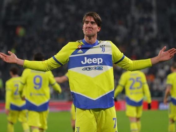 阿斯：巴萨本赛季面临严峻挑战，没在任何一场强强对话中获胜（阿斯：巴萨本季遭遇重压，强强对话至今未尝胜绩）